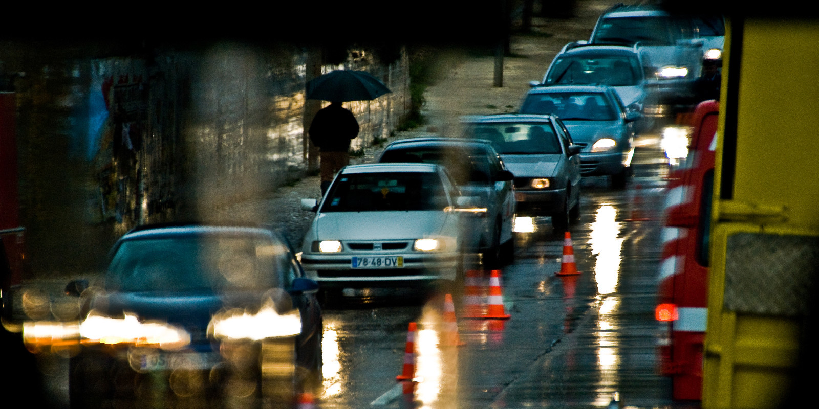 Los 5 mandamientos de la conducción segura bajo la lluvia