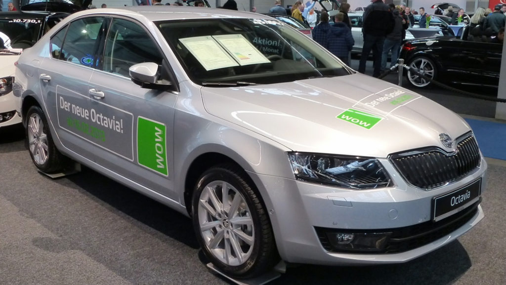 Geneva_MotorShow_2013_-_Skoda_Octavia_Combi_grey_2