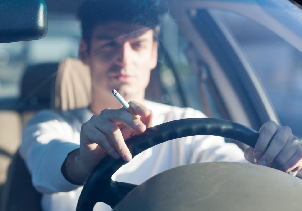 ¿Cómo descontaminar el auto después de un largo viaje?