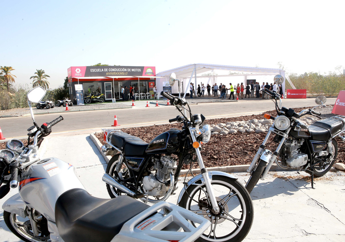 Así es la primera escuela de motocicletas certificada de Chile