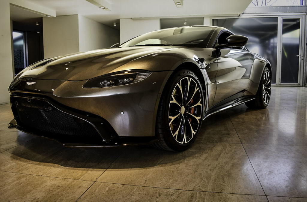 Aston Martin Vantage llega renovado a Chile