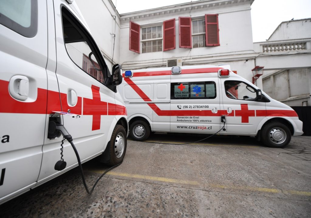 Cómo operan las primeras ambulancias eléctricas llegadas a Chile