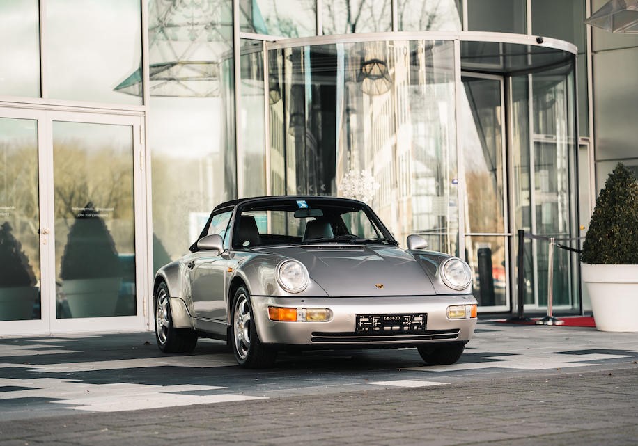 Subastado en París el exclusivo Porsche Carrera 911 que condujo Maradona