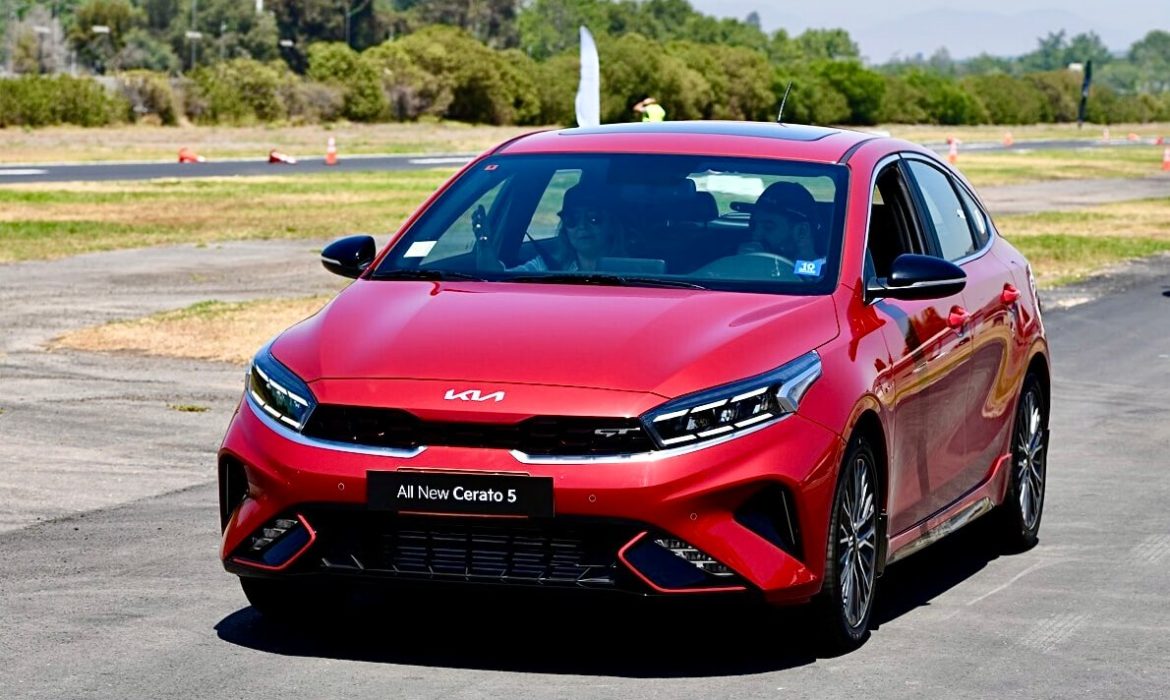 Kia Cerato 5 2022: el potente cierre de temporada de la marca en Chile