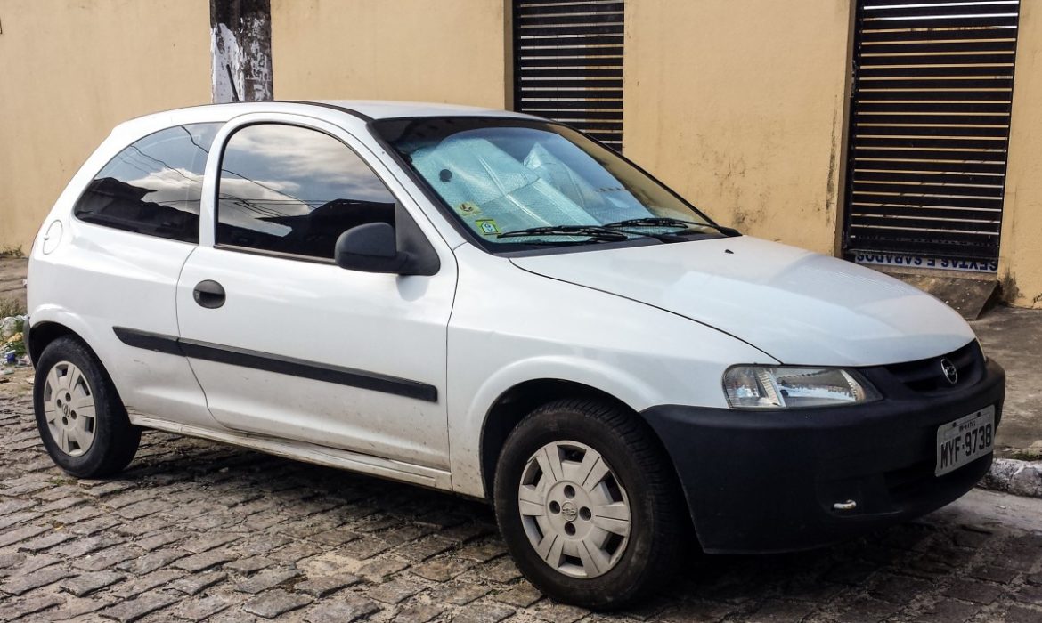 Chevrolet de 2001 ahora es eléctrico con baterías de computador