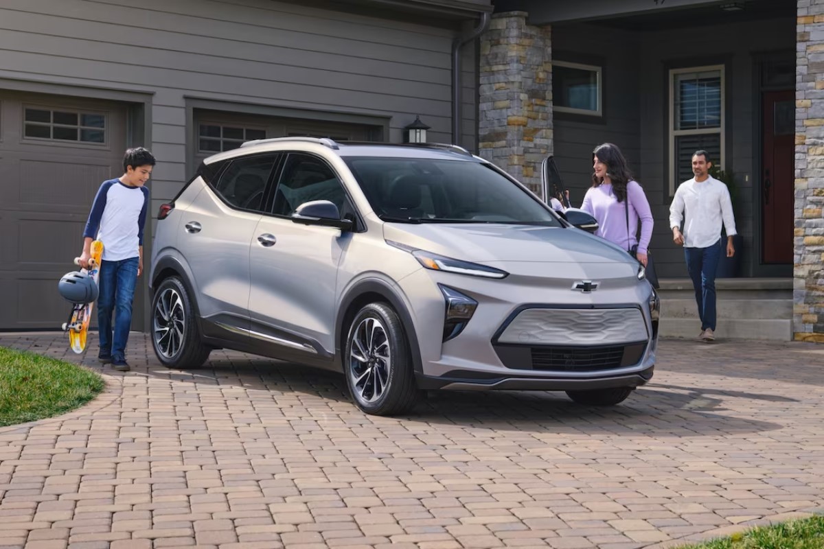 Chevrolet Bolt EUV 2024 se acerca a Chile primer eléctrico de GM