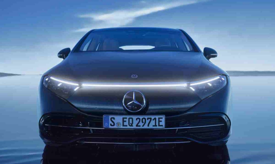 Mercedes-Benz EQS 2023: lujo eléctrico en movimiento