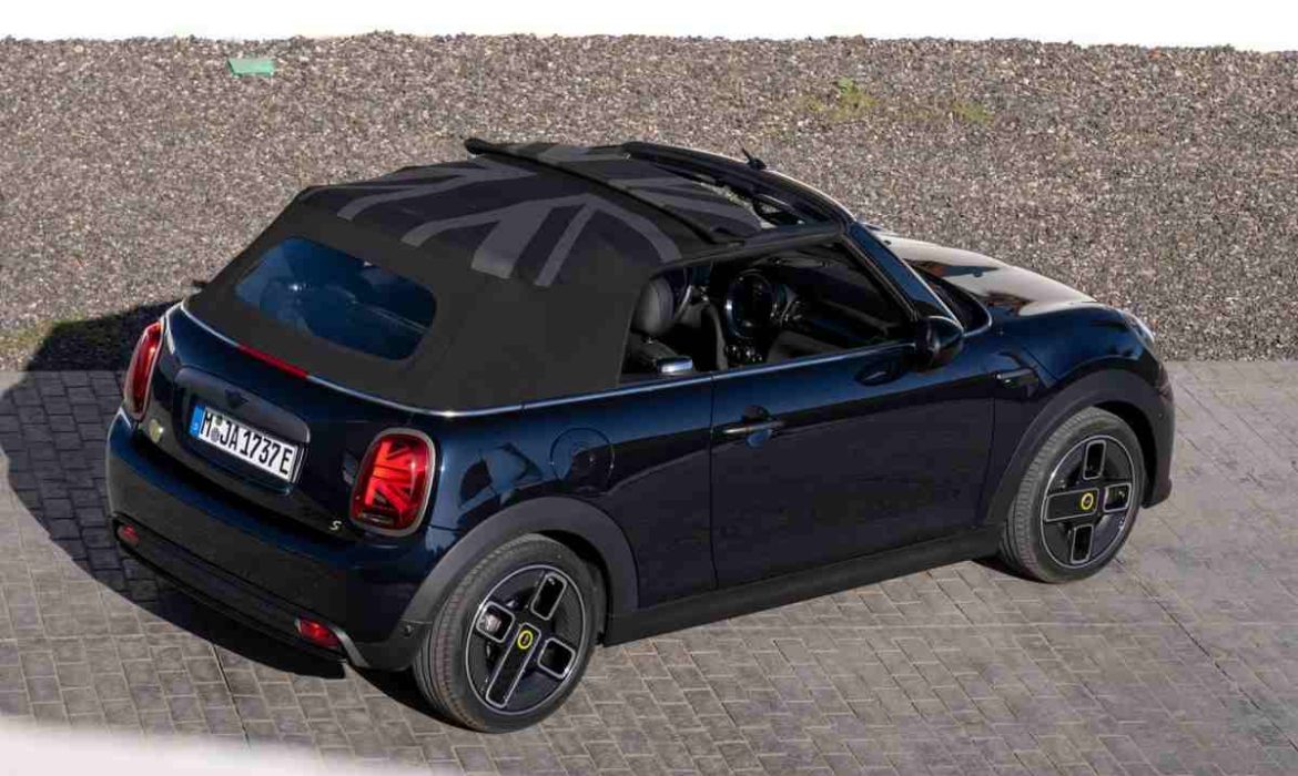 mini-cooper-se-cabrio