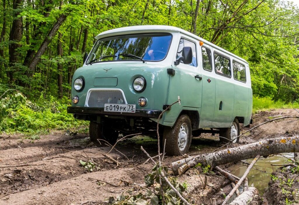 UAZ instala planta ensambladora de vehículos en Cuba