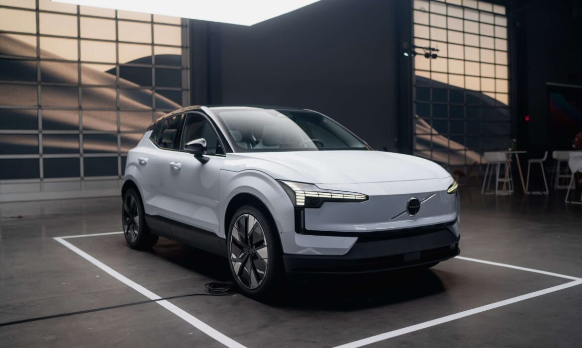 Volvo EX30 2024: inicia preventa el SUV eléctrico más asequible de la marca