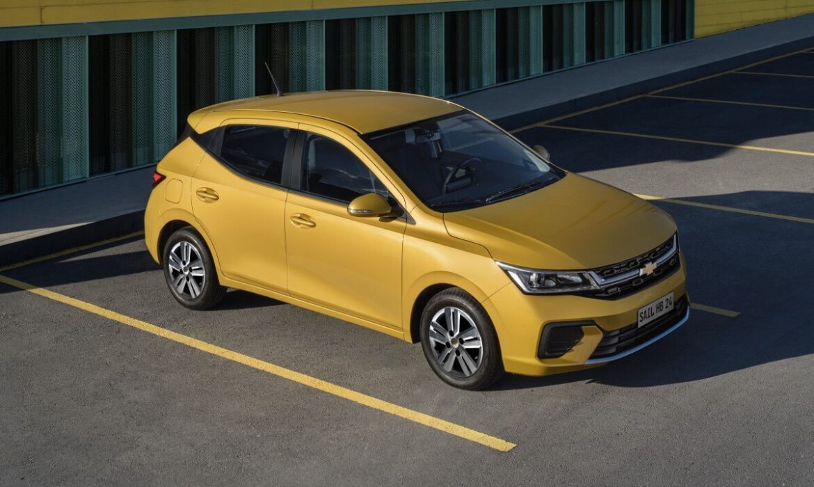 Chevrolet Sail 2024 presenta en Chile su deportiva versión hatchback