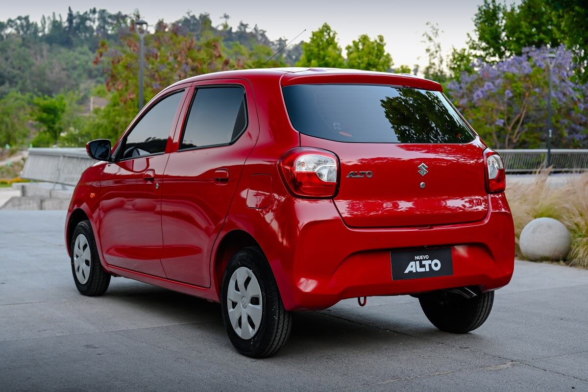 Suzuki Alto 2024 clásico vuelve como el auto más barato de Chile