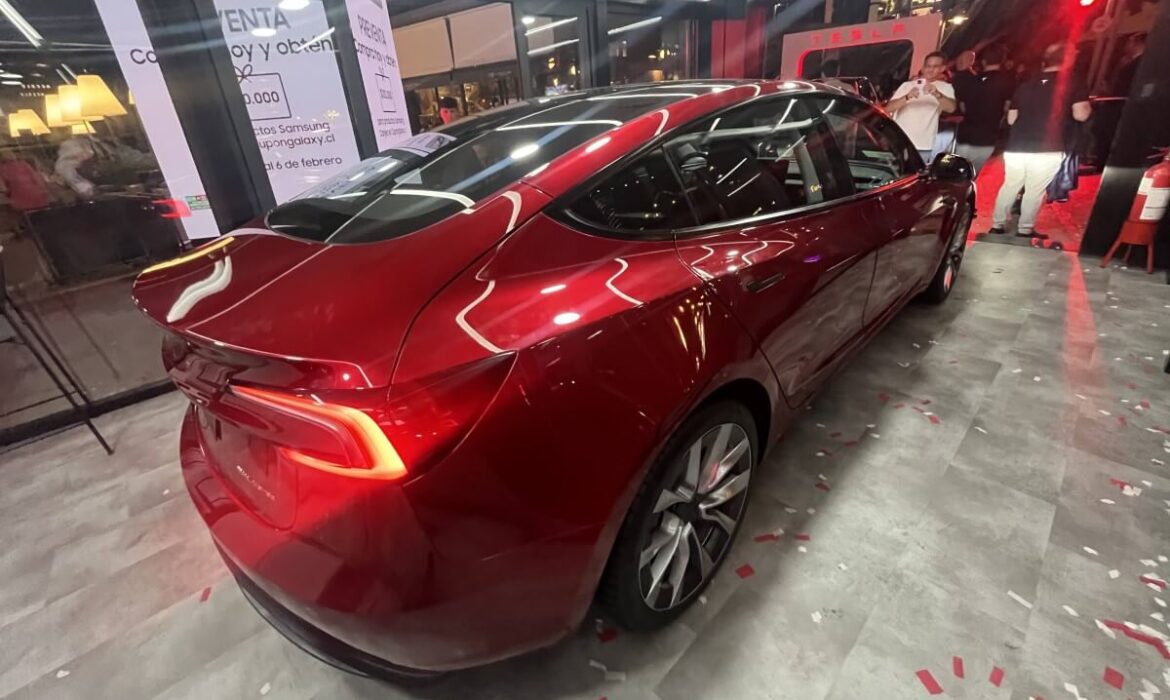 Tesla debuta en Chile: modelos y precios de sus autos eléctricos