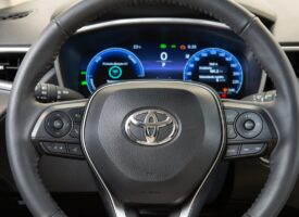 Toyota Corolla Cross Híbrido 2025: claves del SUV líder del mercado