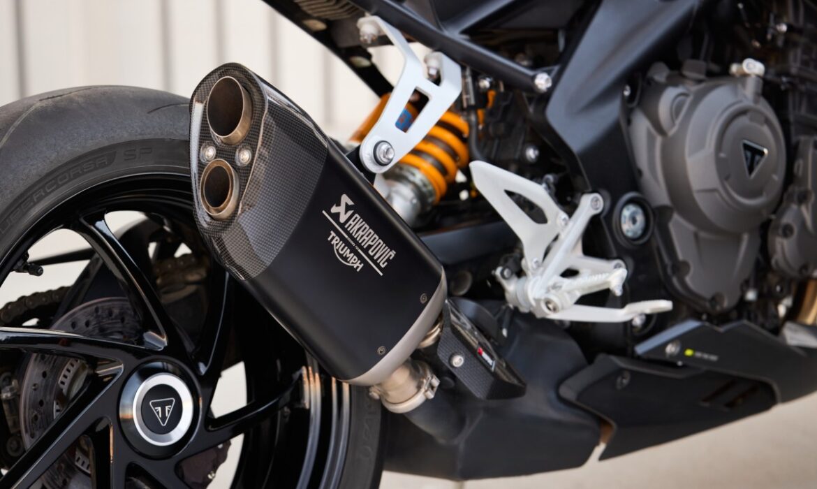 Triumph Speed Triple 1200 RS 2025: la naked da un salto en rendimiento