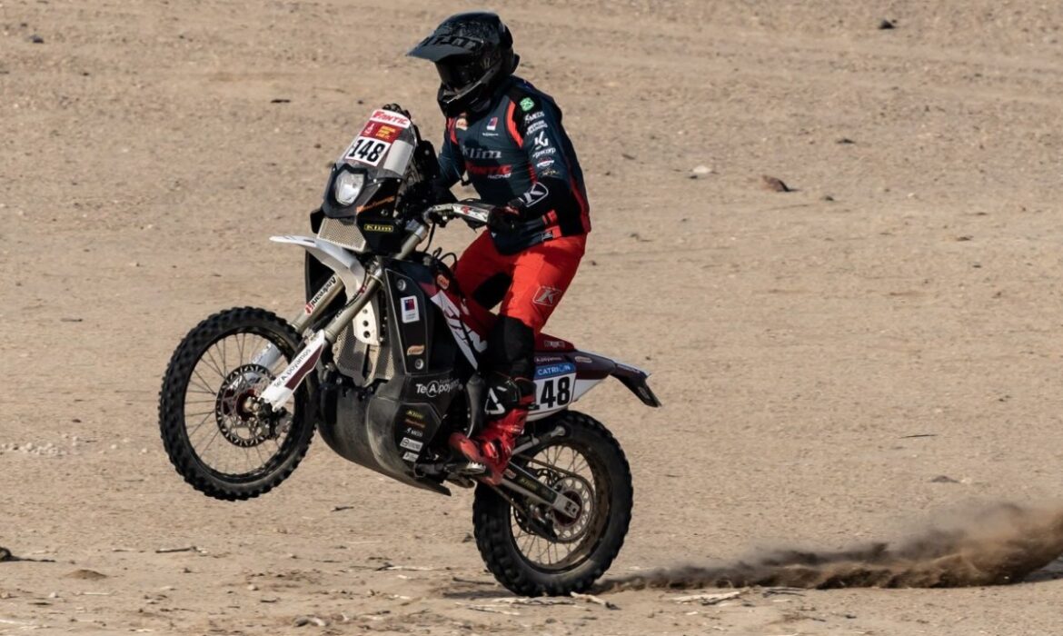 Tomás de Gavardo festejó con pilotos nacionales su tercer Dakar