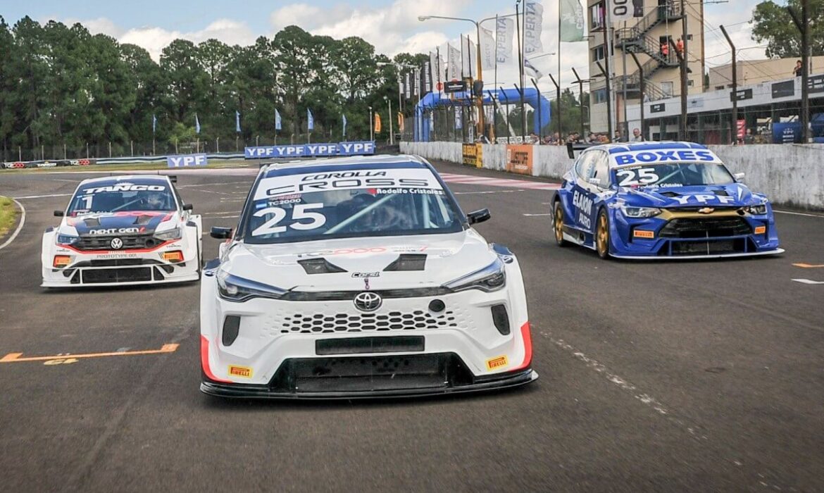 Chileno Benjamín Hites llega al TC2000 2025 en un Toyota Corolla Cross