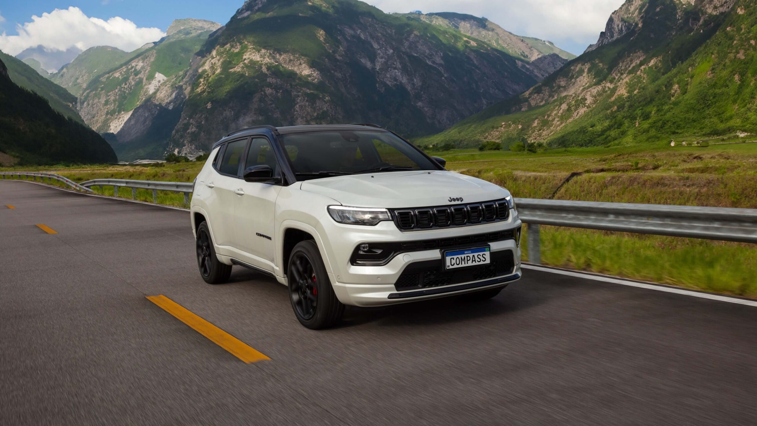 Jeep Compass Blackhawk con motor Hurricane redefine la gama