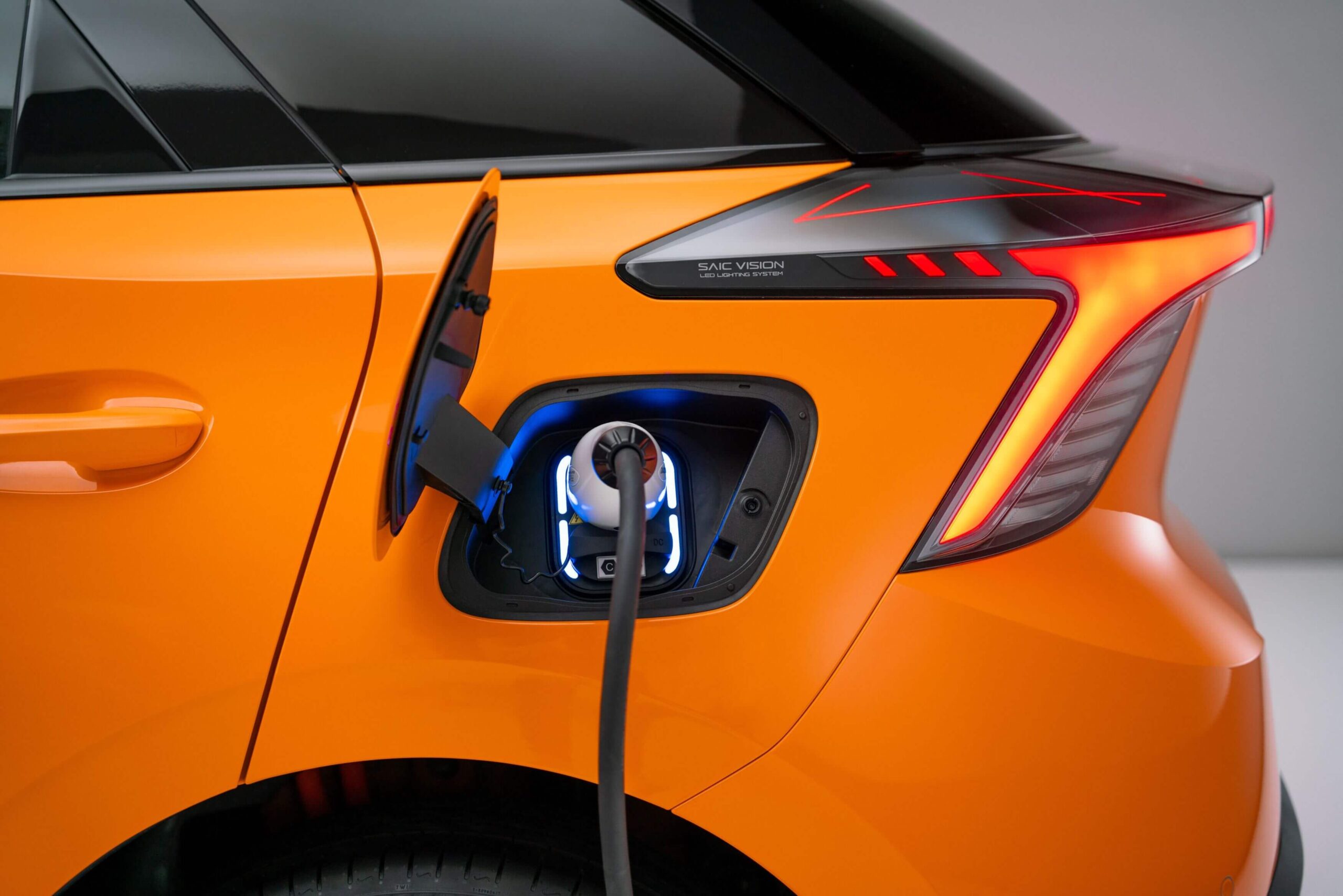 Mala nota para Chile en ránking internacional sobre adopción de autos eléctricos