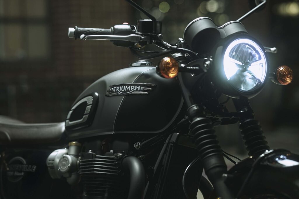 Triumph reformula sus modelos Bonneville y Scrambler para 2026