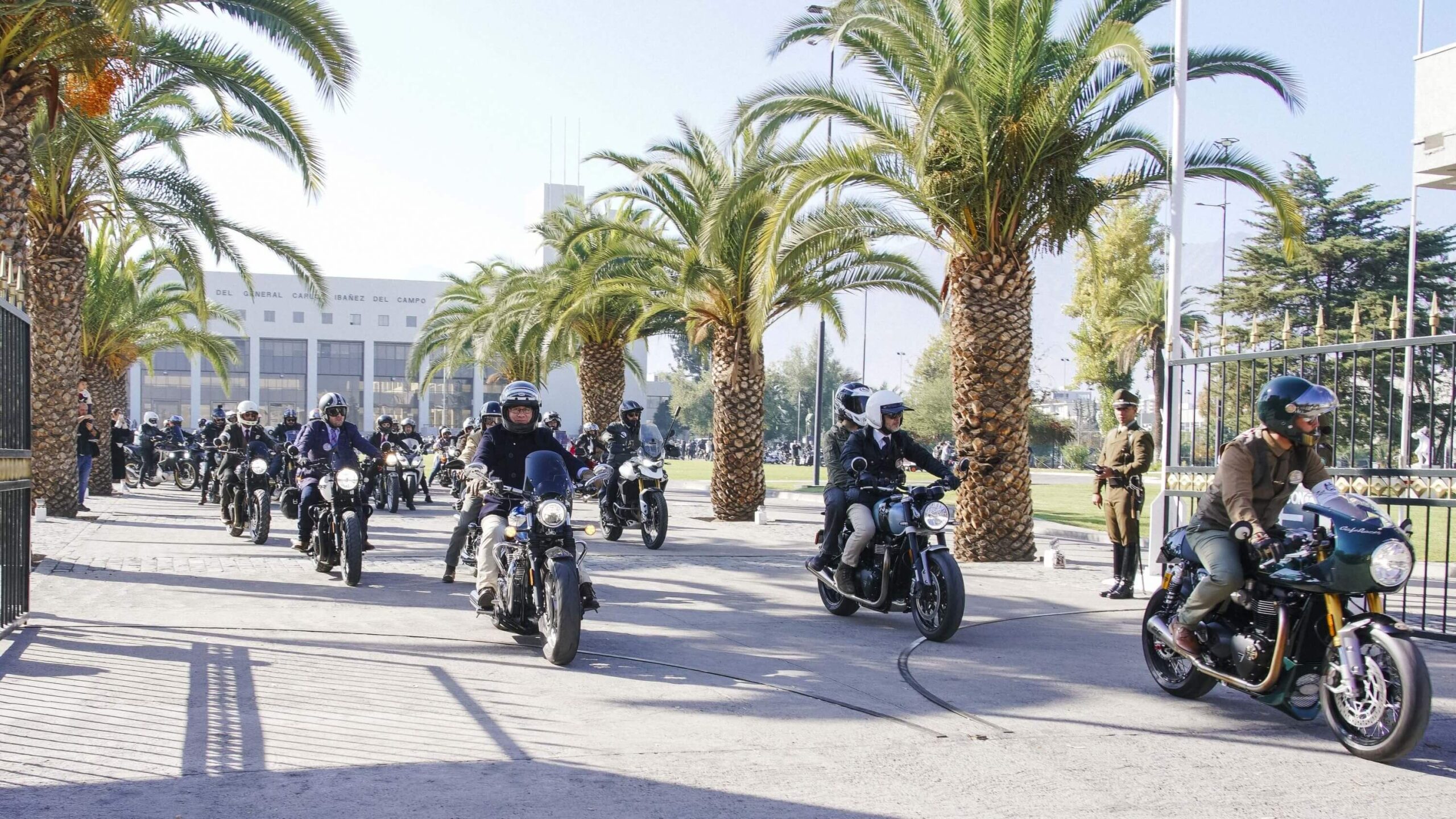 Caravana solidaria DGR Santiago 2026 reunió un millar de motos en Santiago