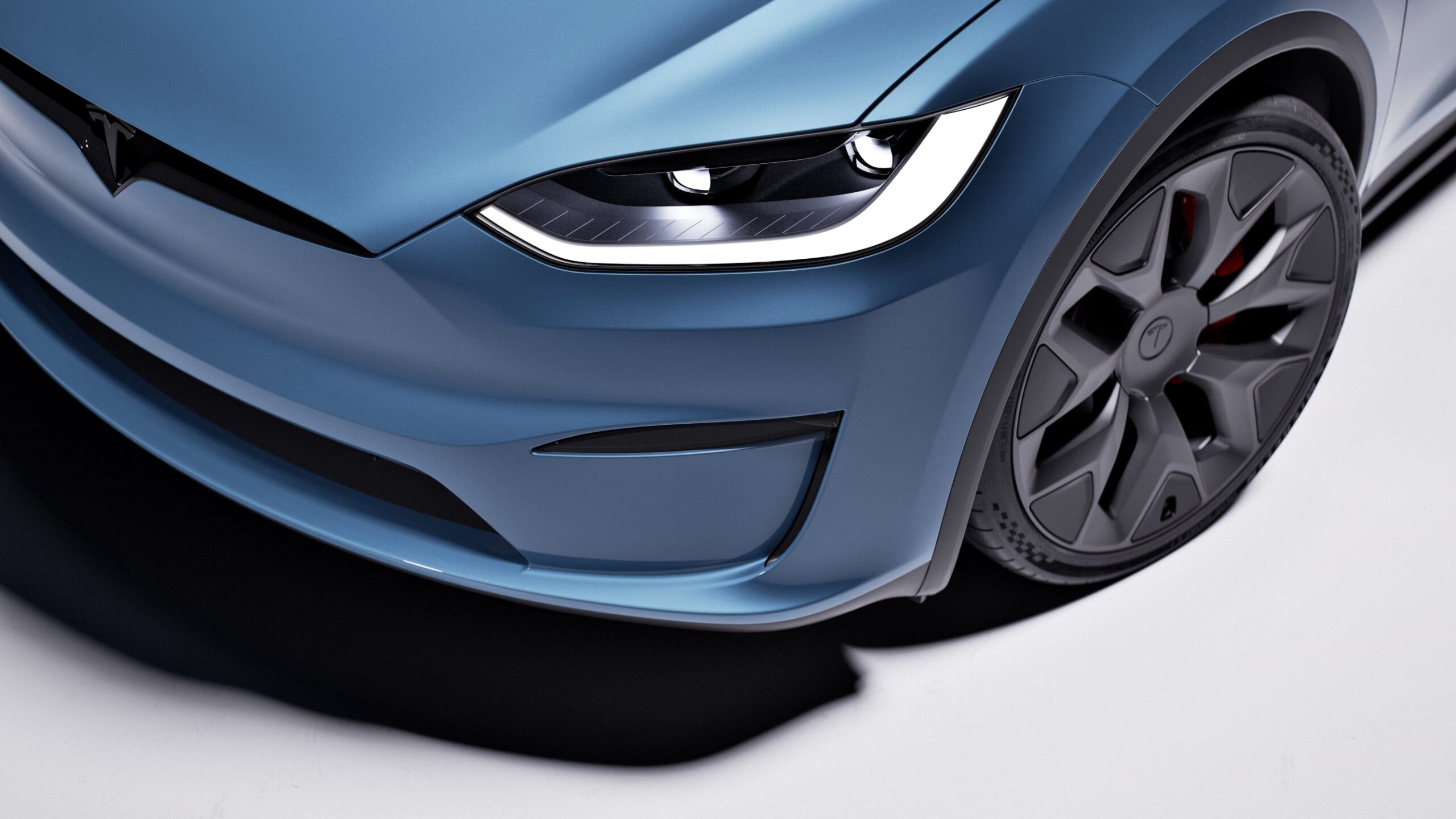 Tesla estrena en Chile su sistema de conducción autónoma FSD